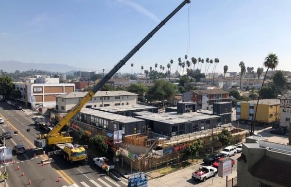 В Лос-Анджелесе освоили скоростное строительство жилья из стальных боксов