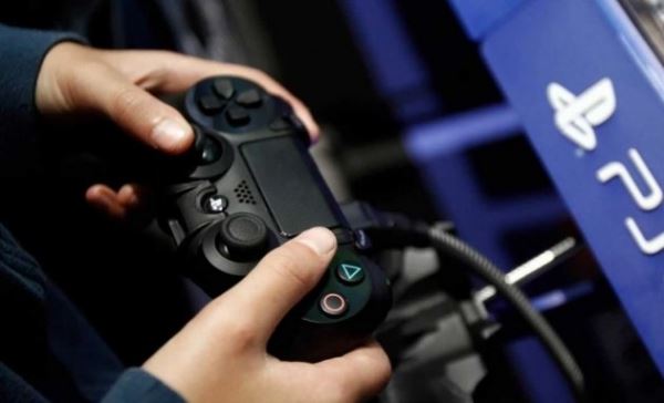 <br />
        Sony готовится обрушить цену PlayStation 4 в два раза<br />
    