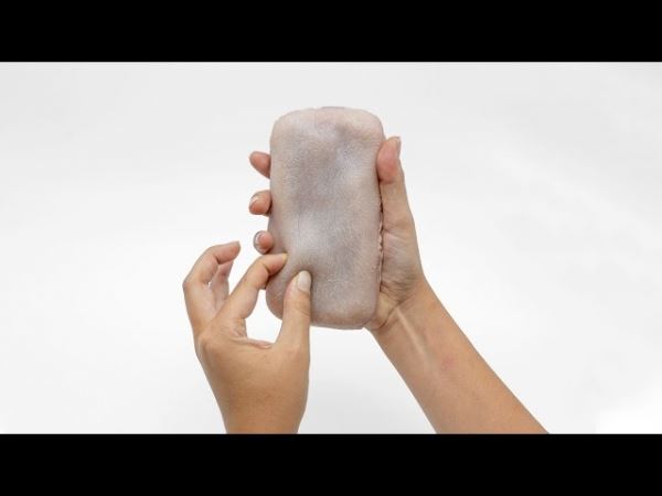 Жутковатый материал «Skin-On» имитирует человеческую кожу для управления гаджетами