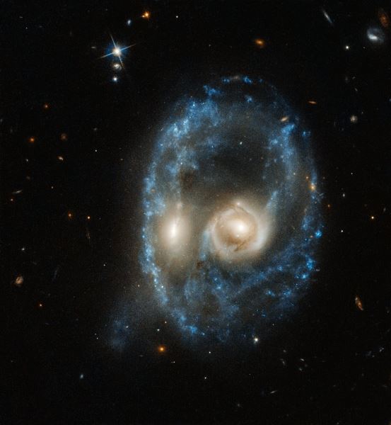 «Hubble» сфотографировал космическое лицо